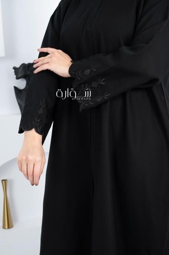 عباية ملكي كم تطريز ورد حلزوني