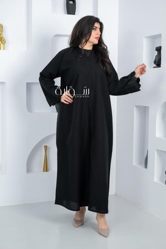 عباية ملكي كم تطريز ورد حلزوني