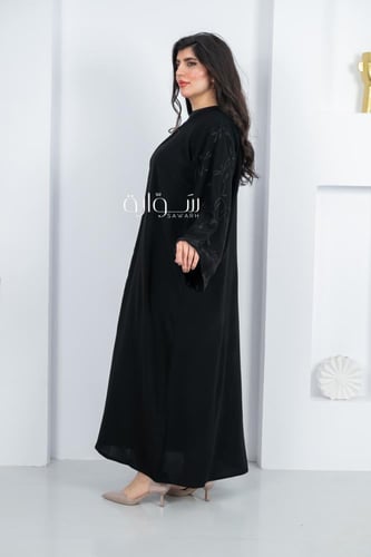 عباية بتطريز كتف مشجر وكم مربع