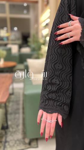 عباية نواعم تدخيلة دانتيل