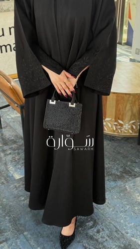 عباية هاجر نص كلوش تطريز كم