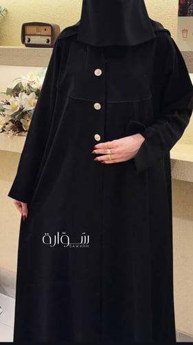 عباية تيجان – فخامة الزرار ونعومة البايبن