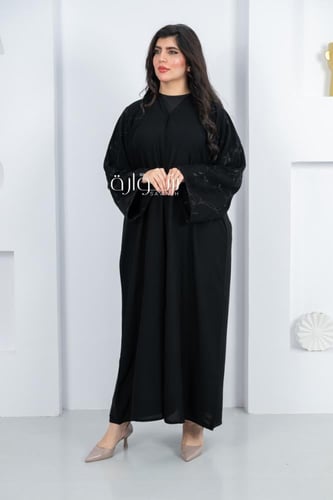 عباية بتطريز كتف مشجر وكم مربع