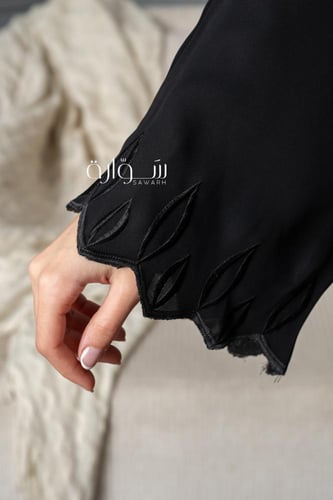 عباية استريت انترنت تطريز كم وتحت حلزوني