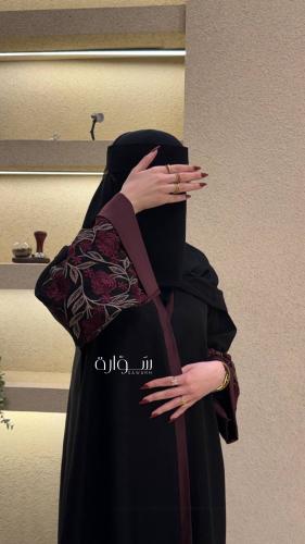 عباية كتان تطريز ورد عنابي