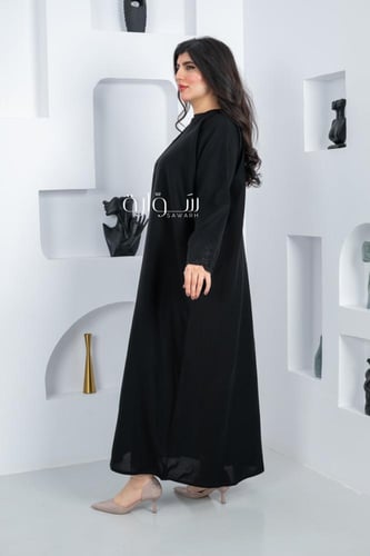 عباية ملكي كم تطريز ورد حلزوني