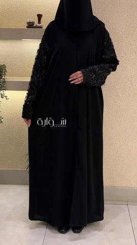 عباية استريت بلمسة ترتر راقية