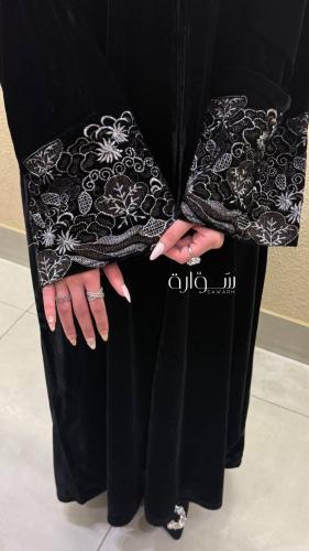 عباية مخمل راقية