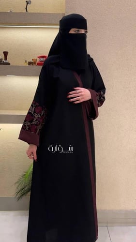 عباية كتان تطريز ورد عنابي