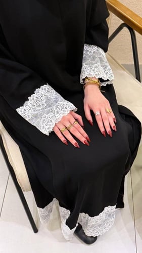 عباية راقية دانتيل ابيض