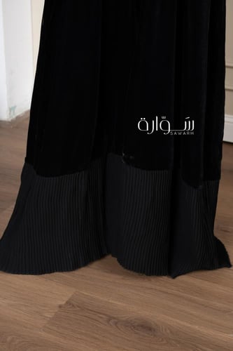 عباية شتوي مخمل كم كسرات زوم