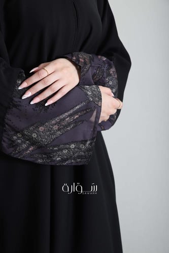 عباية راقية بتدخيله جاكار ملون