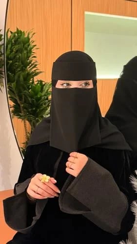 عباية مخمل اكمام جوخ