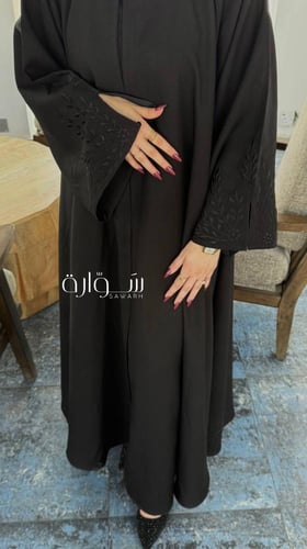 عباية هاجر نص كلوش تطريز كم