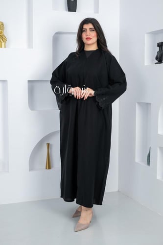 عباية ملكي كم تطريز ورد حلزوني