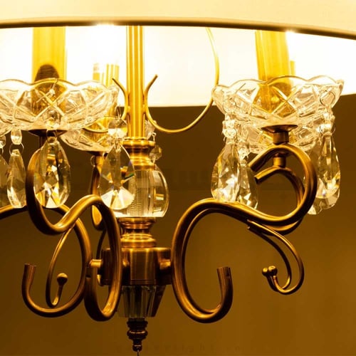 ثريا نيوكلاسيك مع كريستال