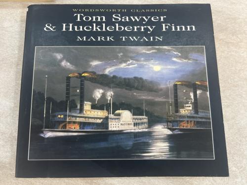 TOM SAWYER & HucklebeerryFinn MARK TWAIN