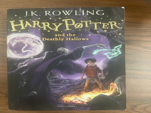 Harry Potter and the Deathly Hallows / J. K. Rowli...