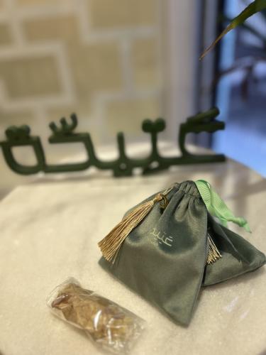 12 بقشة من لبان الذكر