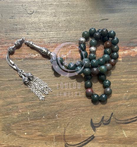 سبحة من حجر الدم