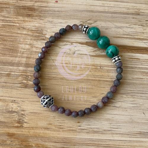 سوارة من حجر المالاكيت مع حجر الياقوت