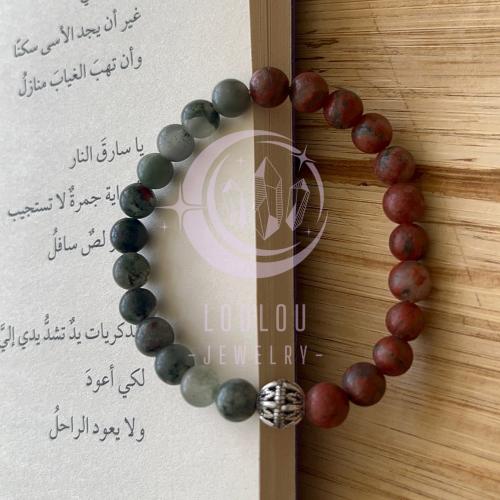 سوارة من الجارنييت مع اللابرادوريت