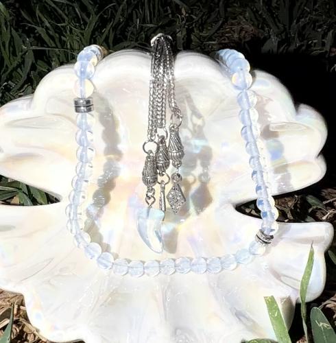 سبحة من ضوء القمر مع كركوشة هلال