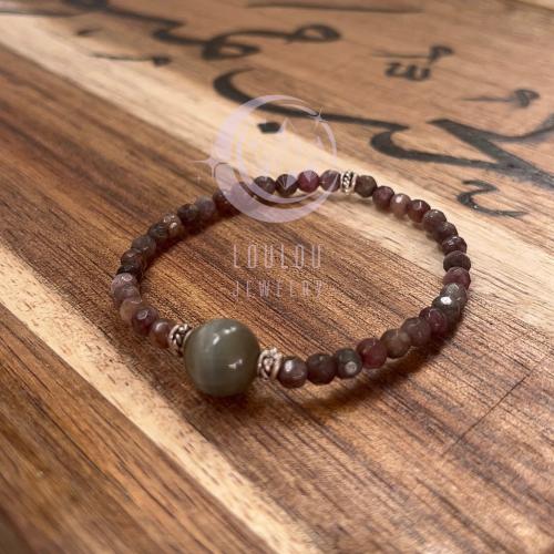 سوارة من حجر عين النمر وألوان الياقوت