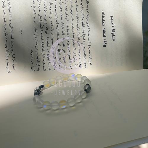 سوارة بتصميم أنيق من حجر ضوء القمر الأبيض مع الرما...