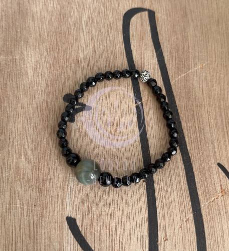 سوارة من حجر عين النمر مع التورمالين