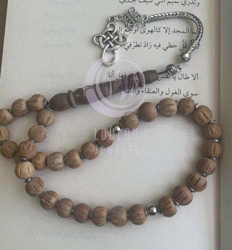 سبحة من خشب الصندل النقي