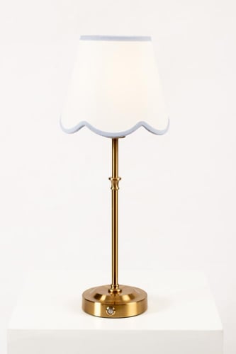 أضاءة بقاعدة طويله