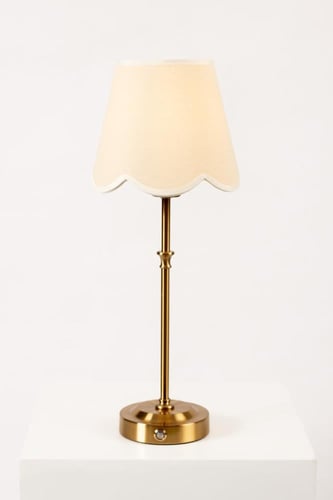 أضاءة بقاعدة طويله