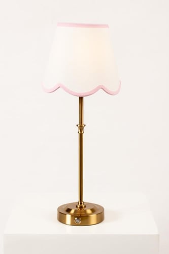 أضاءة بقاعدة طويله