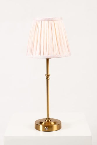 أضاءة بقاعدة طويله