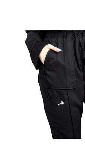 بنطلون أسود بتصميم عملي مريح