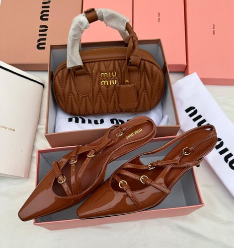 طقم مع جميع الملحقات