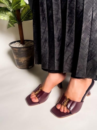 كعب سان لوران