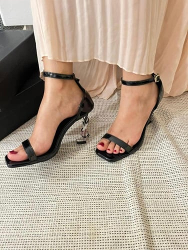 كعب سان لوران