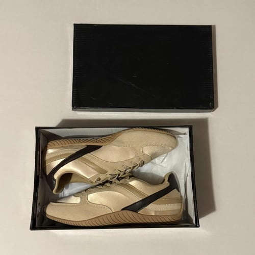 شوزات ميو ميو