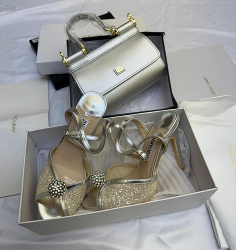 طقم مع جميع الملحقات