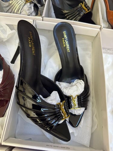 كعب سان لوران