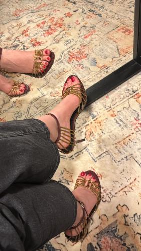 كعب سان لوران