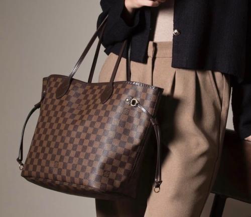 شنط لويس فيتون