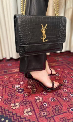 طقم سان لوران