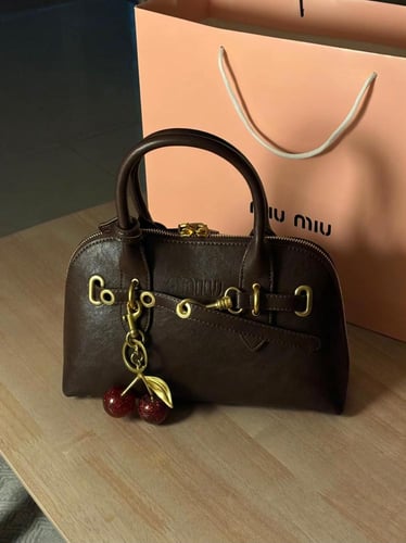 شنطة miu miu مع الكرز
