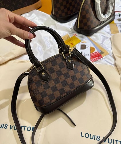 شنط لويس فيتون