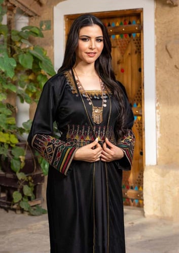 فسان نسائي تراثي أسود