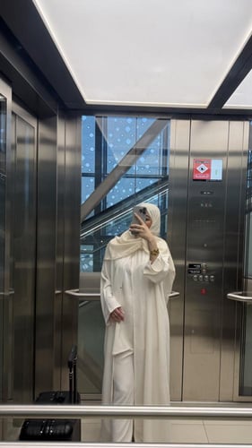 عباية سفر ابيض