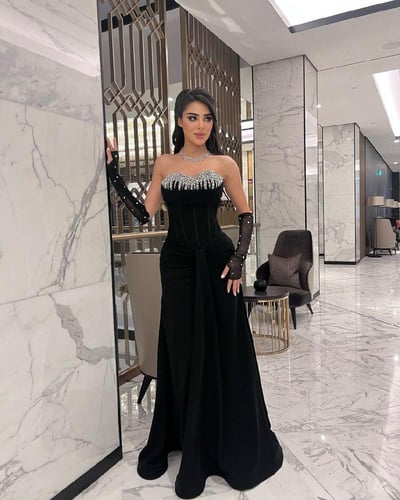 فستان اسود انيق صدر تطريز